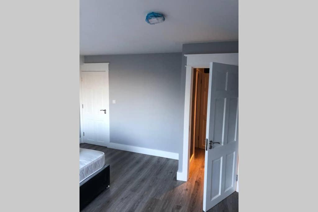 Lake View Galway City Extérieur photo